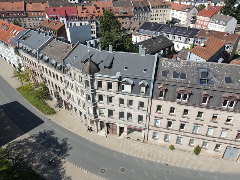 Sanierung eines denkmalgeschützten Wohnhauses mit Hinterhaus und Stadtvilla in Fürth